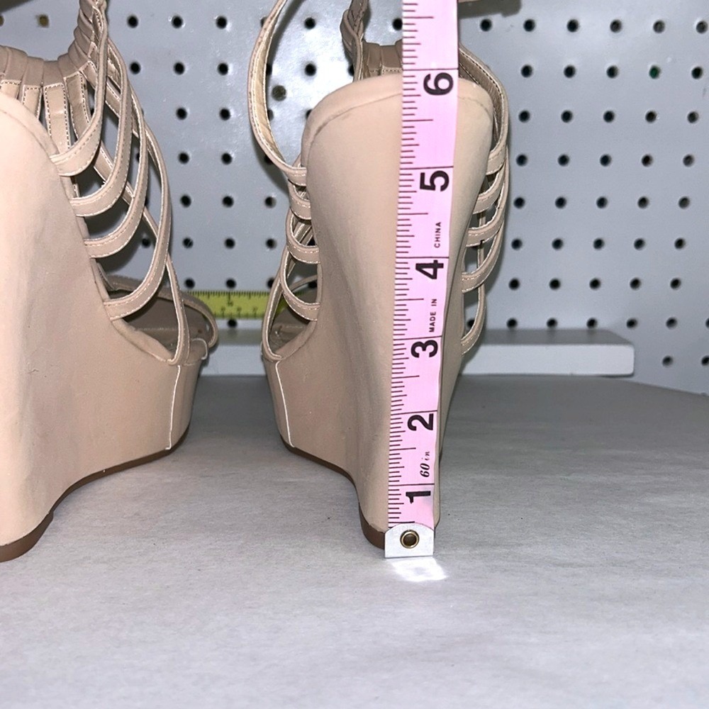 KAYLEEN by Los Angeles - Beige T-Strap Platform Wedges - 6" heel Size 8.5 - Picture 3 of 3